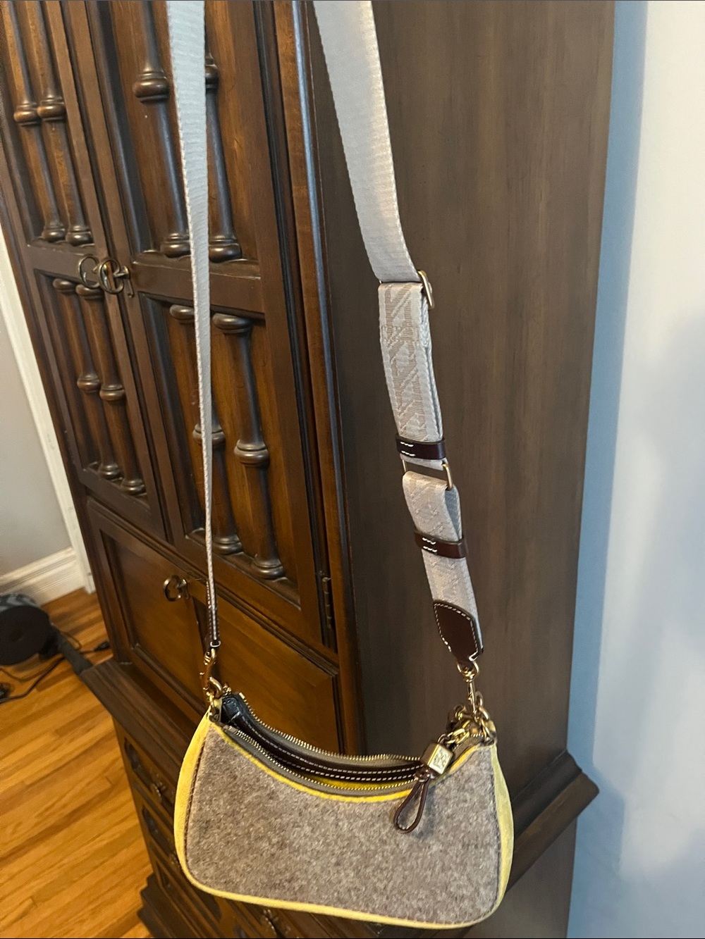 Tory Burch Mercer Gray Felt Shoulder Bag with Yellow Trim - Picture 9 of 10